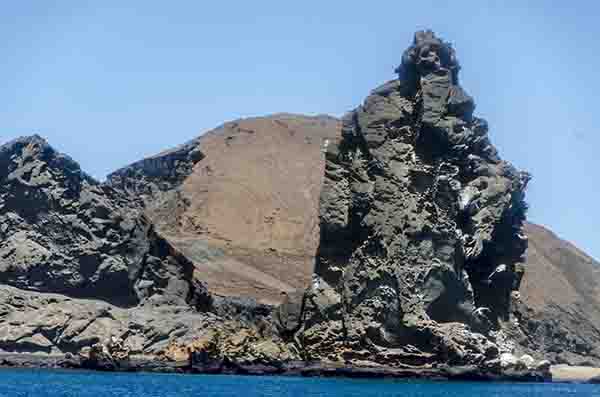 28 - Ecuador - islas Galapagos - isla Bartolome - roca El Pinaculo